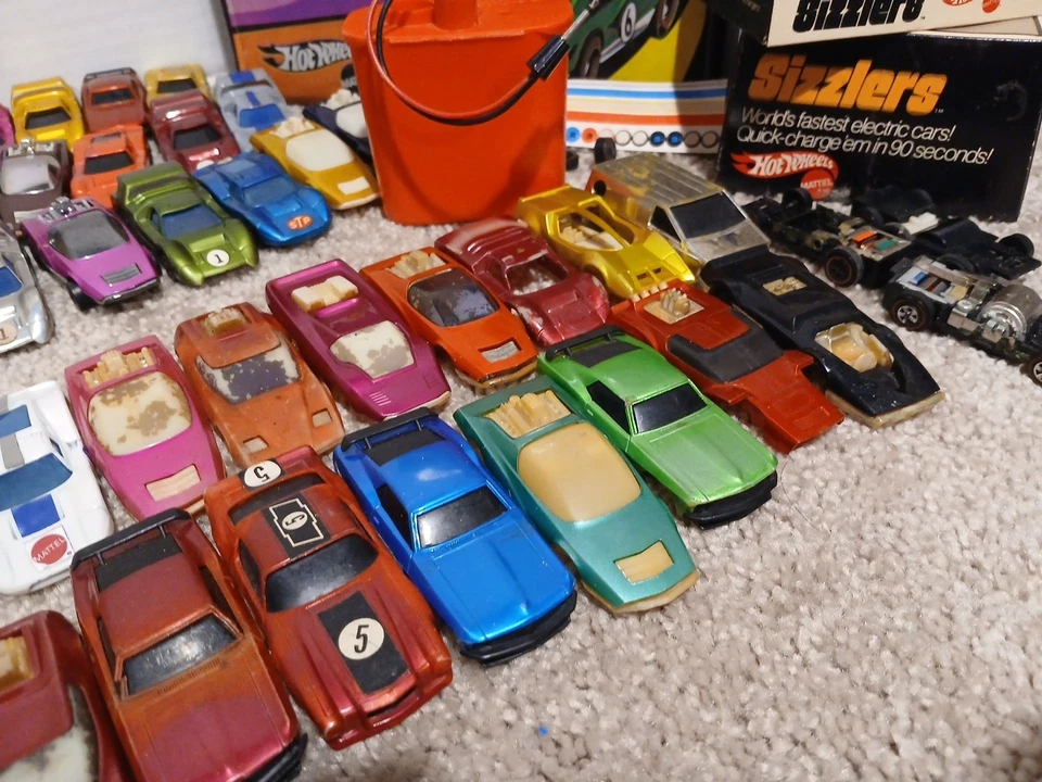 De colección Redline Hot Wheels Sizzlers 30 Coches 28 Carcasas + Artículos Máquina de Jugos Foto 3 de 4