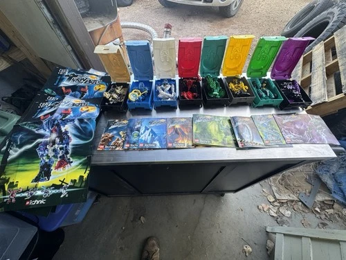 LEGO Technic Throwbots  Complete Set Canister & Instructions lot.