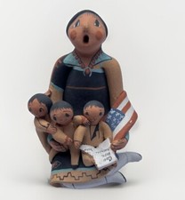Narradora nativa americana con 3 figuras/muñeca para niños firmada Lucero, Jemez