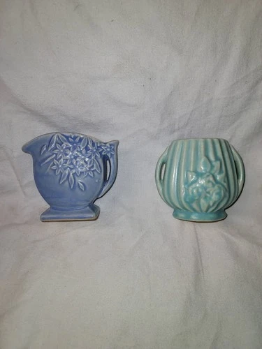 2 rare htf Nelson Mccoy miniature vases 1 blue,1 green, little beauties.!