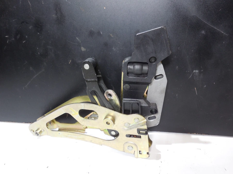 Soporte bloqueo cuadro maletero derecho 2307900471 03-06 mercedes-benz r230 sl500 sl600 Foto 2 de 4