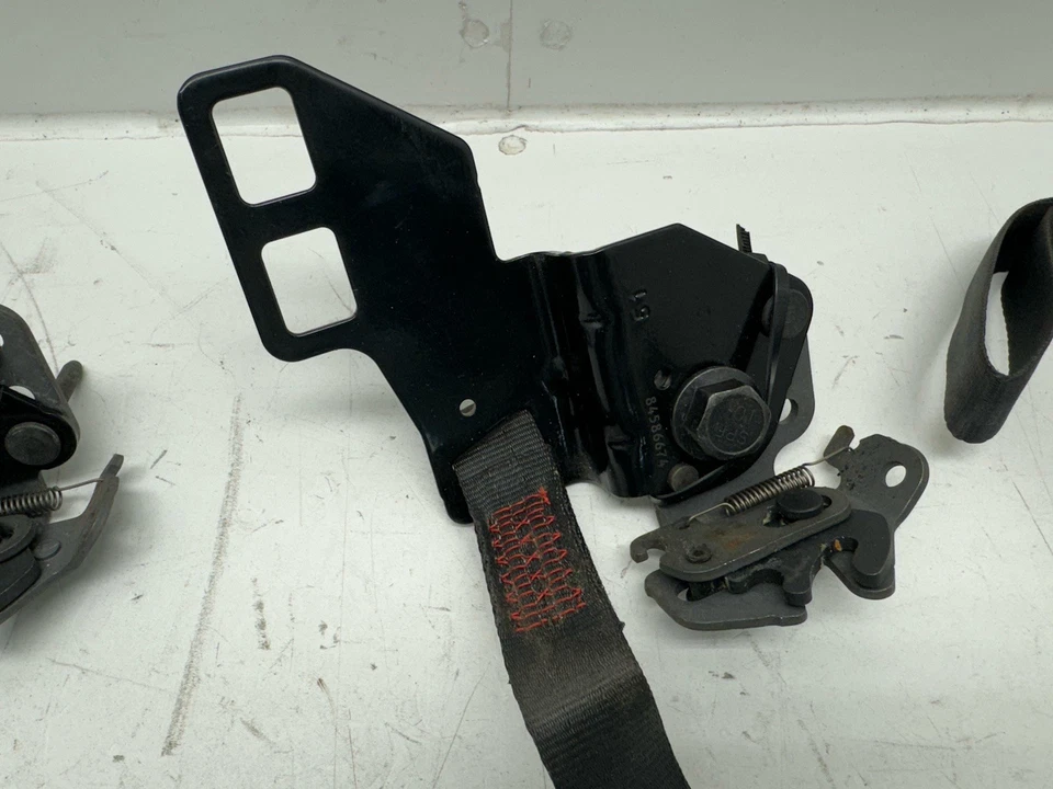 CHEVROLET SILVERADO 1500 REAR SEAT BACK UPPER LOCK LATCH OEM 2019 - 2023 -SET- - Image 3 of 4