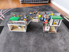 LEGO CITY 4644 THE INCOMPLETE MARINA FOR PARTS VGC