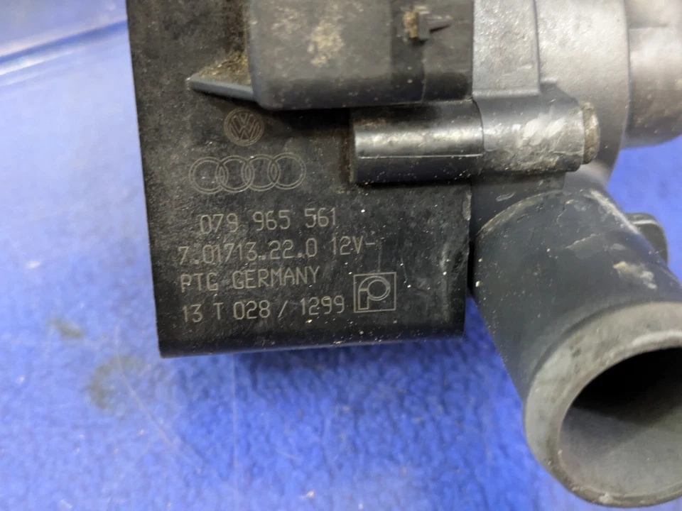 OEM 2013-2018 AUDI S8 4,0 L - refrigerante auxiliar trasero/bomba de agua 079965561 Foto 2 de 4
