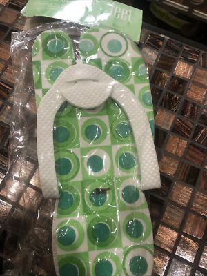 TRU FORGE GREEN 9 PIECE PEDICURE SLIPPER SET WITH CUTICLE PUSHERS AND FILES 
