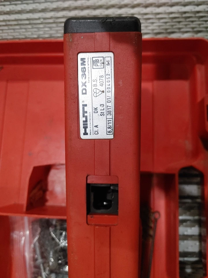 Hilti DX 36 Semi-Automatic Powder-Actuated Fastening Tool - Image 4 of 4