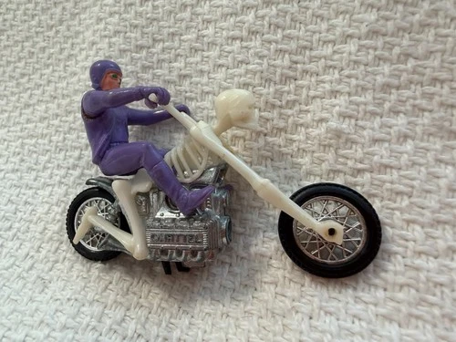 HOT WHEELS MATTEL REDLINE ERA RRRUMBLERS BONESHAKER MOTORCYCLE W/PURPLE RIDER