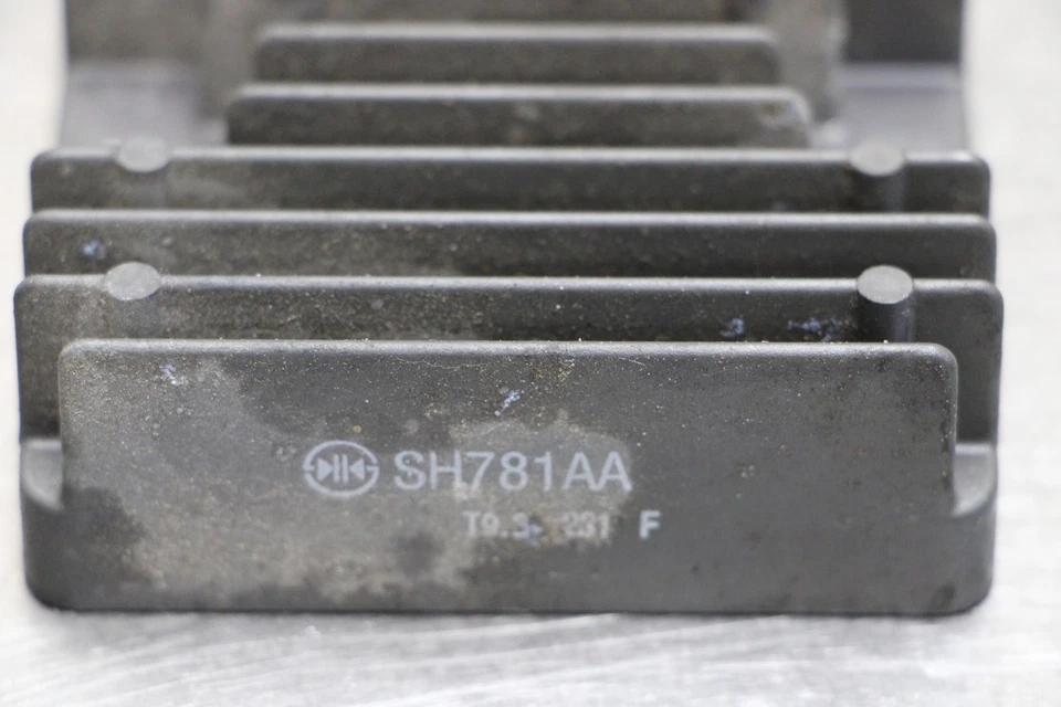 15-22 HONDA CBR300R RECTIFIER VOLTAGE REGULATOR Foto 2 de 4