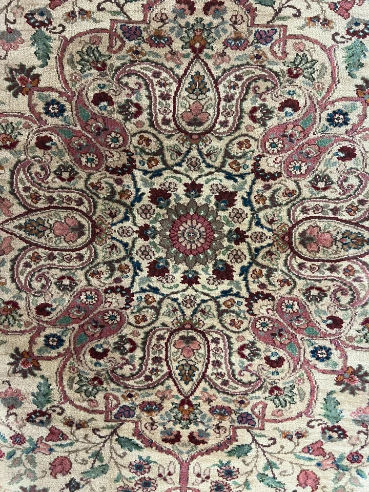 8'8" x 10' Karastan Tab riz Design Oriental Rug - Full Pile - Made in USA - Image 4 of 4