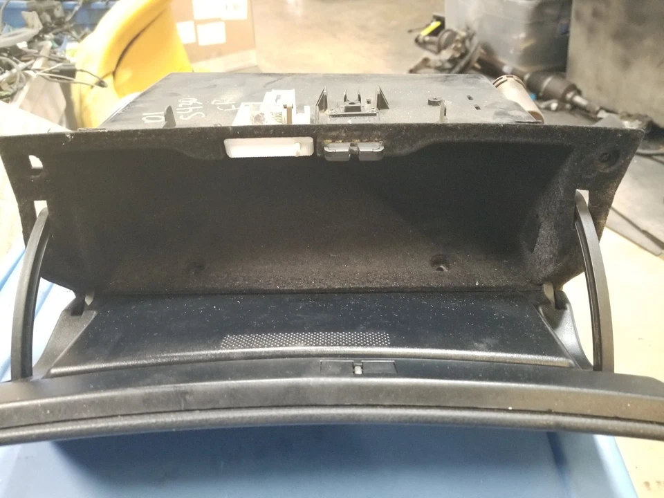 1999 00 01 2002 2003 2004 2005 2006 MERCEDES-BENZ W220 S430 S500 CAIXA DE LUVAS PRETA - Imagem 2 de 3