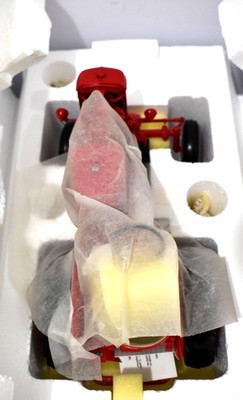 Limited Edition Franklin Mint Farmall Super A Red Tractor in Box #136/1500 NEW