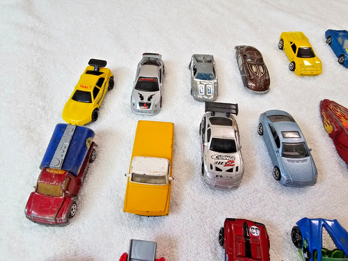 Lot Of 27 Loose Hot Wheels Vehicles Red Line & Assorted 1/64 Scale Brands & Year - Picture 4 of 7