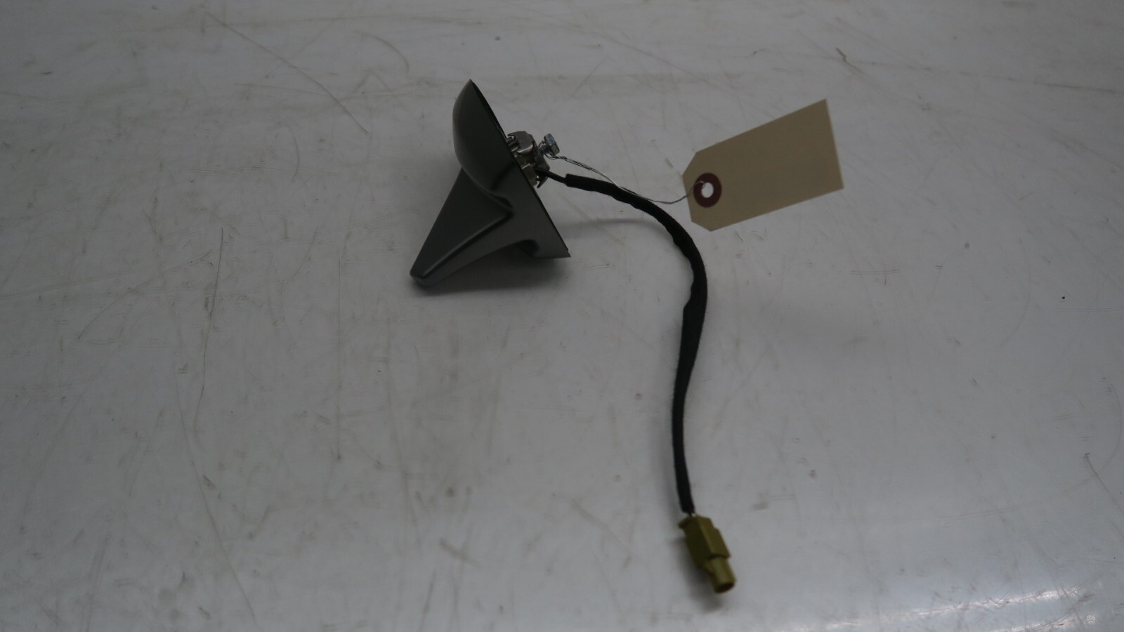 Maserati Ghibli 2014-2019 Right Antenna P/N 670026007
