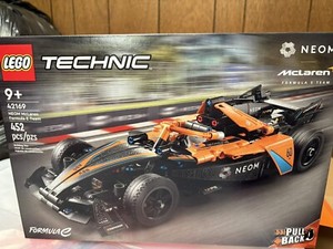 LEGO TECHNIC Neom Mclaren Formula E Race Car (42169) 452 PCS NEW! SEALED!!