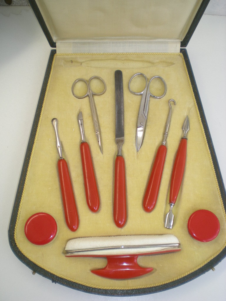 Coffret De Manucure Vintage Nogent En Bakélite Années 50-60 - Ciseaux, Lime, Occasion, Collection