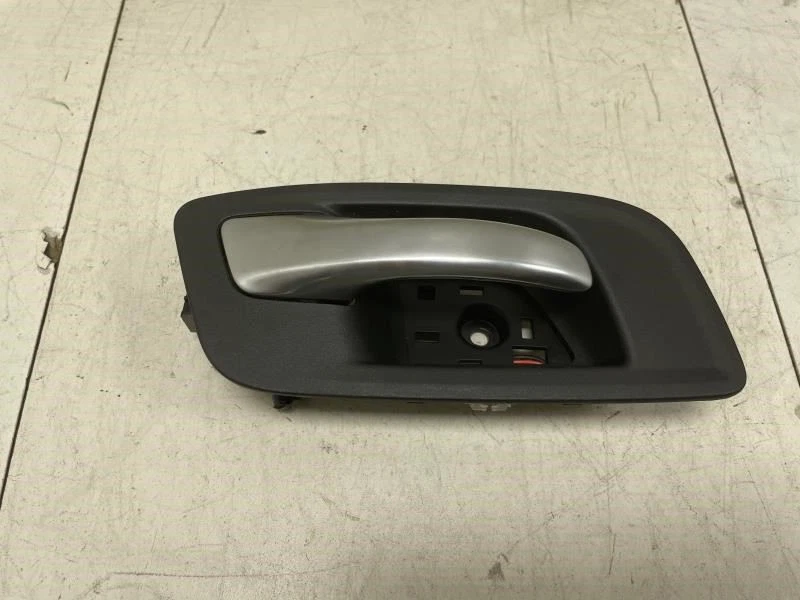 Chrysler 300 2013 manija interior del lado del pasajero delantero derecho OEM+ Foto 3 de 4