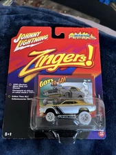 RARE-Johnny Lightning 1:64 ’71 Dodge Challenger – Zingers! White Lightning – MOC
