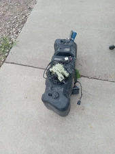 2011-2016 GM 2500/3500 DURAMAX Exhaust DEF Fluid Tank W DEF Pump 0444050139