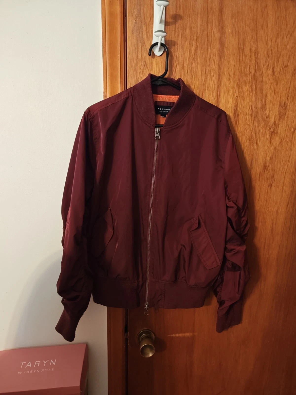 Burgundy Windbreaker Men's Medium
Opens in a new window or tab