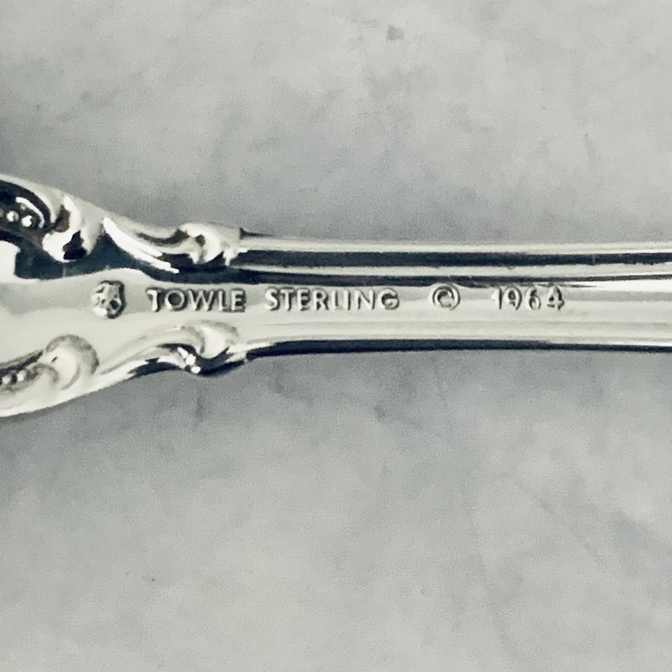 RARO TENEDOR DE SERVIR EL GRANDEE TOWLE PLATA ESTERLINA 9-1/8" ALTA CALIDAD Foto 3 de 3