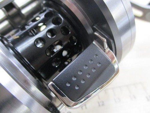 Shimano 17 Calcutta Conquest BFS HG-R Bait Reel Used - Picture 5 of 7