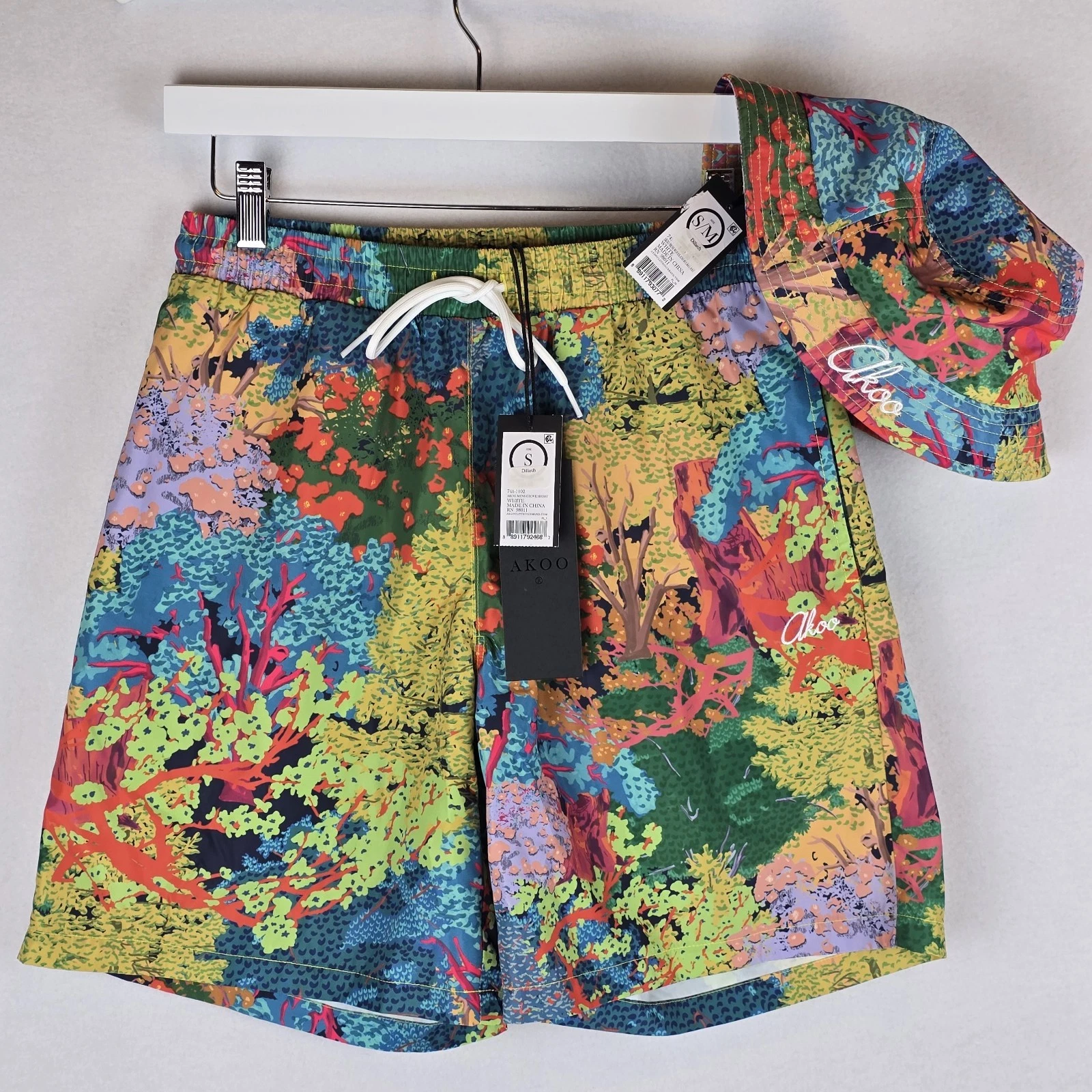 AKOO Grove Elastic Board Shorts & Bucket Hat Set Colorful Beach Maximalist Small
Opens in a new wind