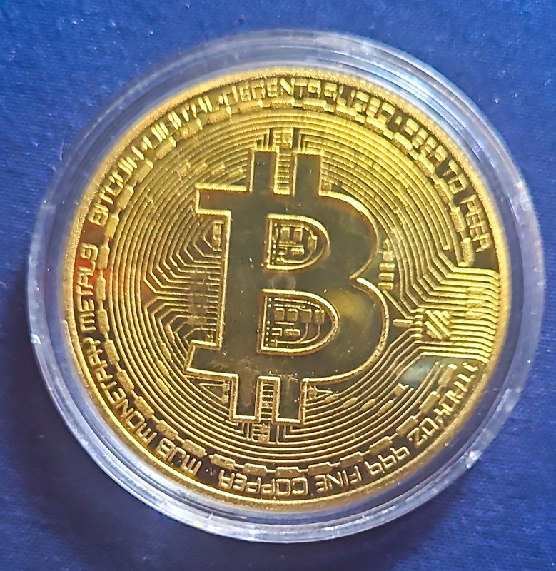 Bitcoin Design Gold-Tone Metal Novelty Coin/Round in Protective Capsule