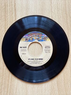 Mac Davis -  It s hard to be humble   Vinyl Single   Zustand VG++