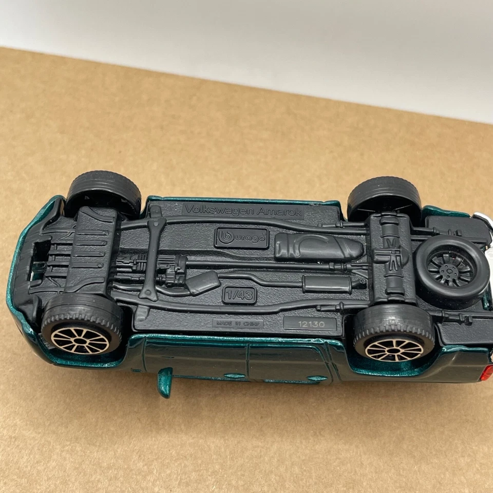 Volkswagen Amarok Bburago Diecast Car Modelo 1/43 Combi P&P #20 Discos de compra múltiple. Foto 3 de 3