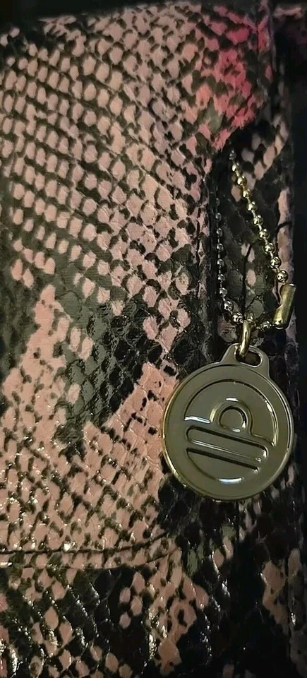 Bolsa/embreagem Big Buddha falsa pele de cobra ouro rosa preto laranja - Imagem 2 de 4