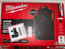 Milwaukee M300B-21XL M12 AXIS XL Black Heated Vest Kit w/ Battery Charger