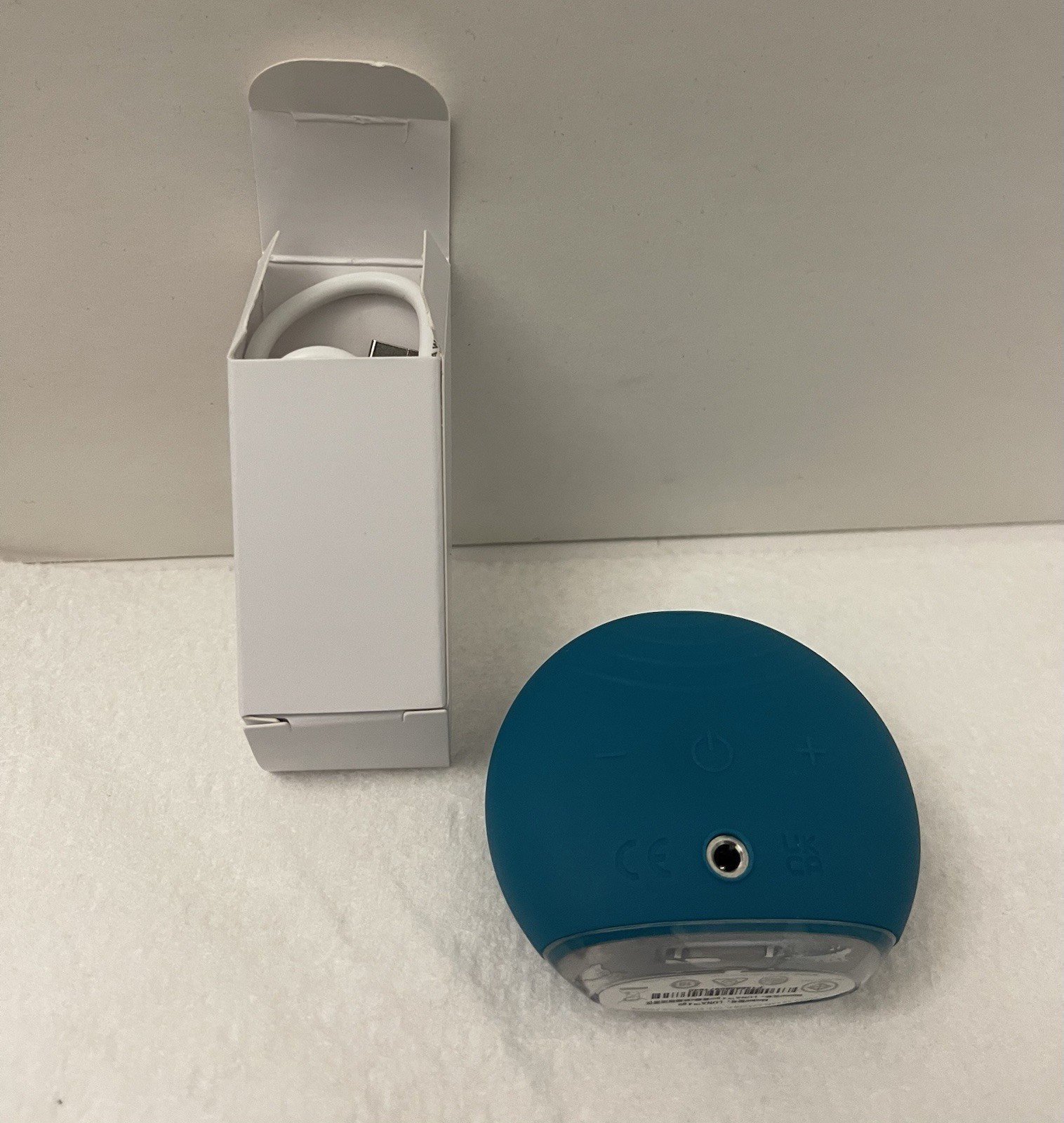 Foreo LUNA 4 go Facial Cleansing & Massaging Device, New open box