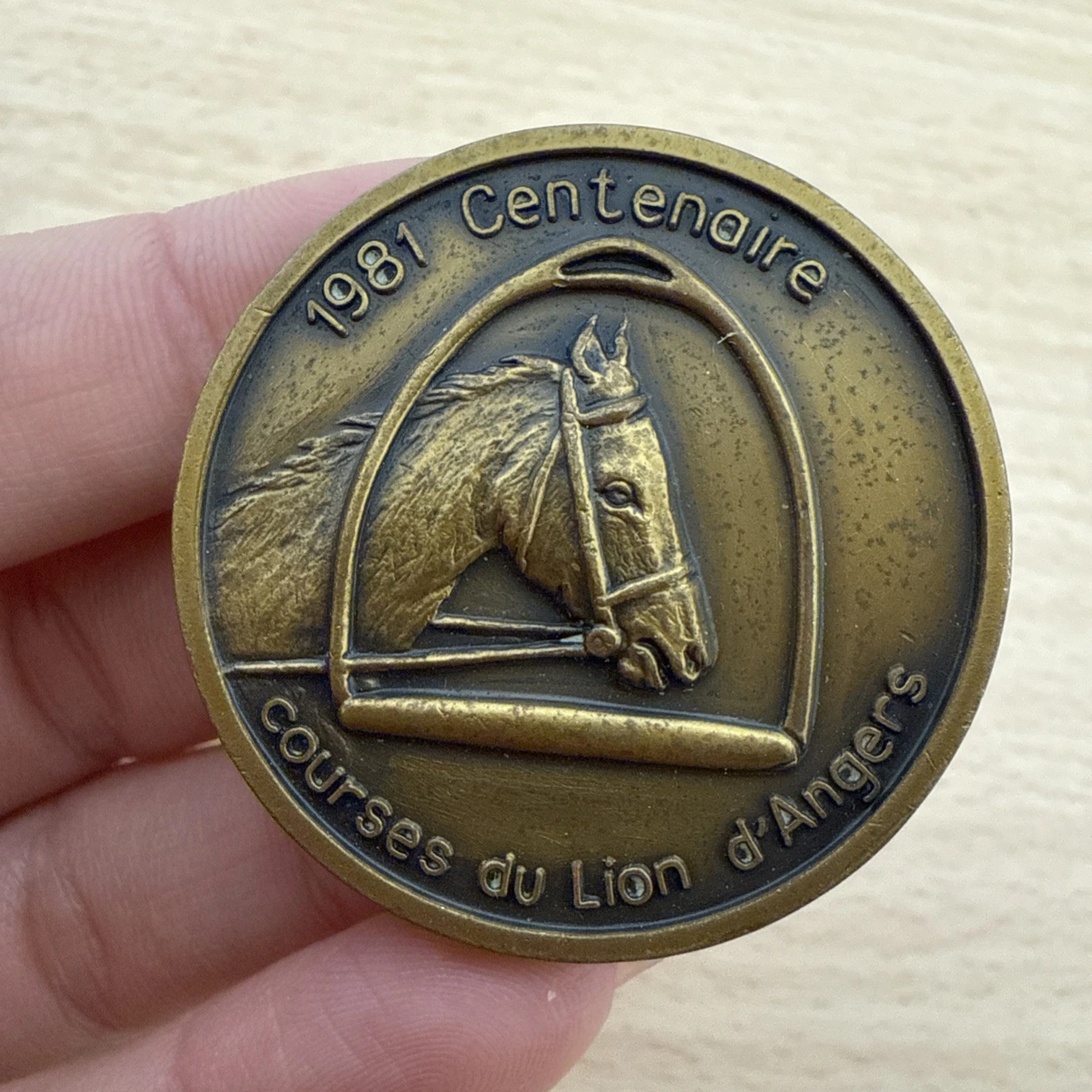 Médaille Courses Du Lion D’Angers 1981 Centenaire Cheval