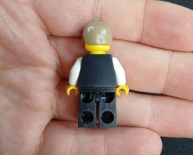 Lego City Airport Passenger Terminal Worker Minifigure cty0705 from 60104