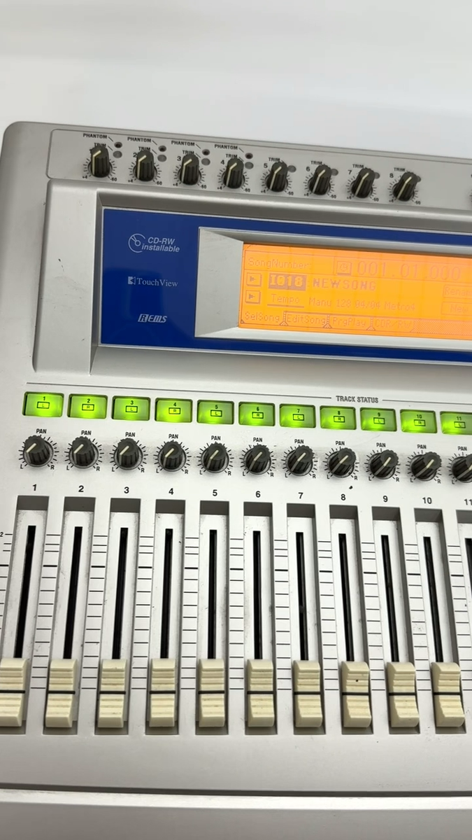Korg D1600 Digital Recording Studio 16 Track Multi-Track Recorder
