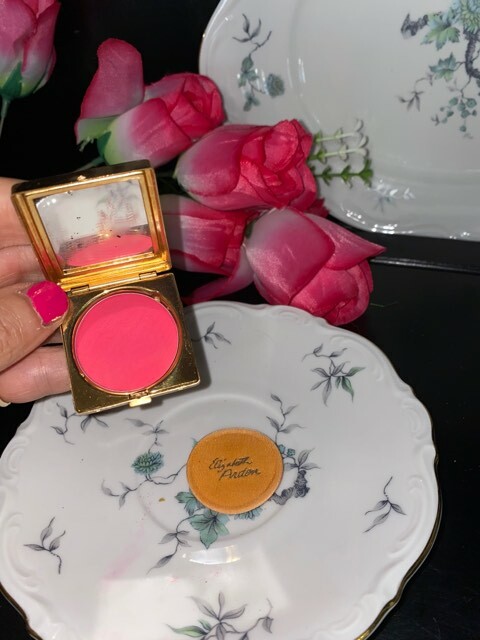 VINTAGE ELIZABETH ARDEN CHEEK ROUGE BLUSH GOLD METAL MIRROR COMPACT STRIKING NEW