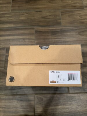 UGG Size 7 Women display picture 3