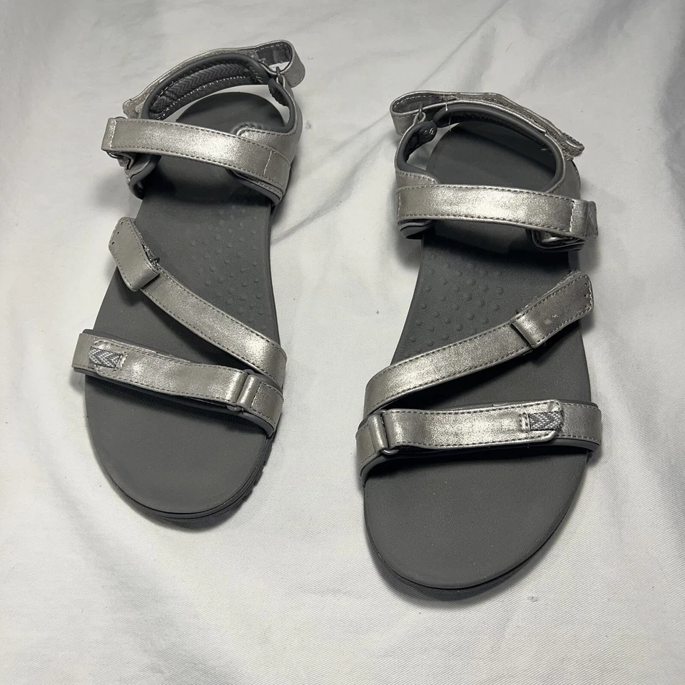 Sapatos femininos tamanho 9 New Balance sandálias prata praia ativa trilha gancho laço - Imagem 4 de 4