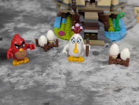 LEGO 75823 Angry Birds Bird Island Egg Heist 100% Complete