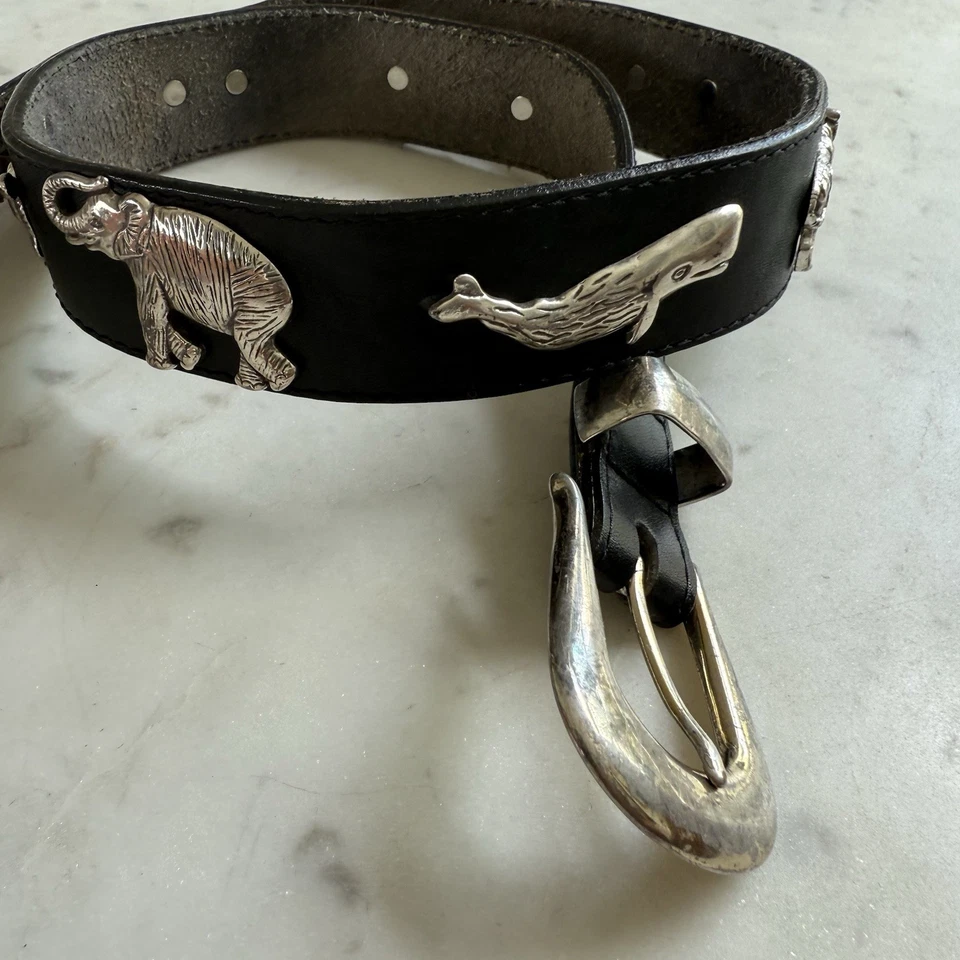 Cinto de couro preto BRIGHTON Honest tamanho 28 com conchos de espécies animais ameaçadas de extinção - Imagem 2 de 4
