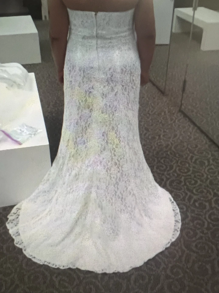 Nuevo con etiquetas Vestido de novia formal Galina para mujer David Bridal talla 20W inalterado con velo Foto 2 de 4