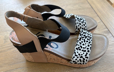 OTBT Bushnell sandals size 8.5M leopard black Leather Platform wedge cork bed EC