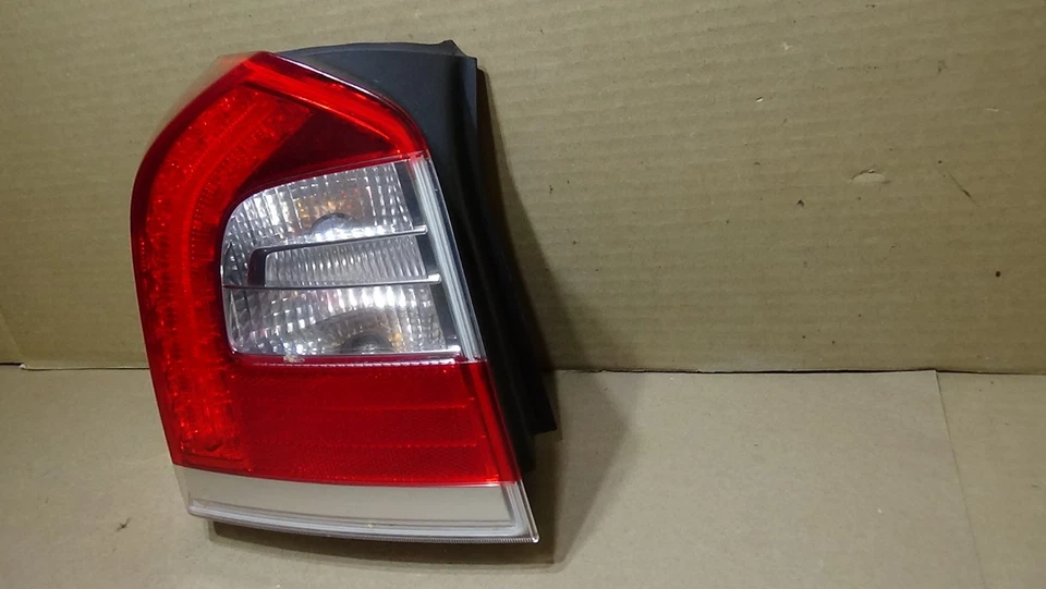 Luz trasera izquierda del lado del conductor Volvo XC70 2014-2016 Foto 3 de 4