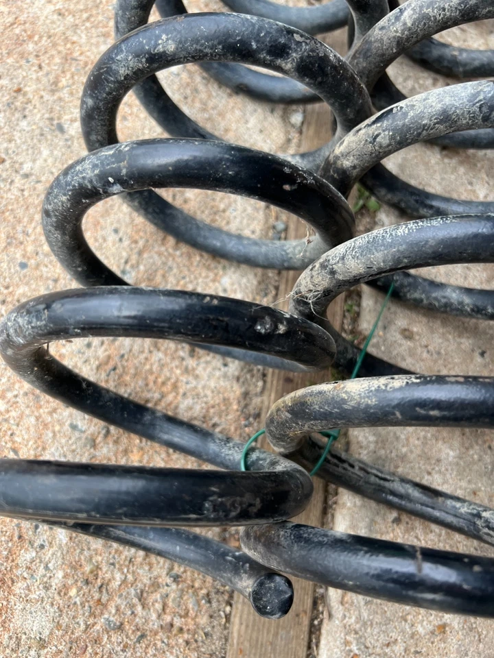 2x USED Front Side Coil Spring Set Ford Crown Vic 2003-2011 Foto 2 de 4