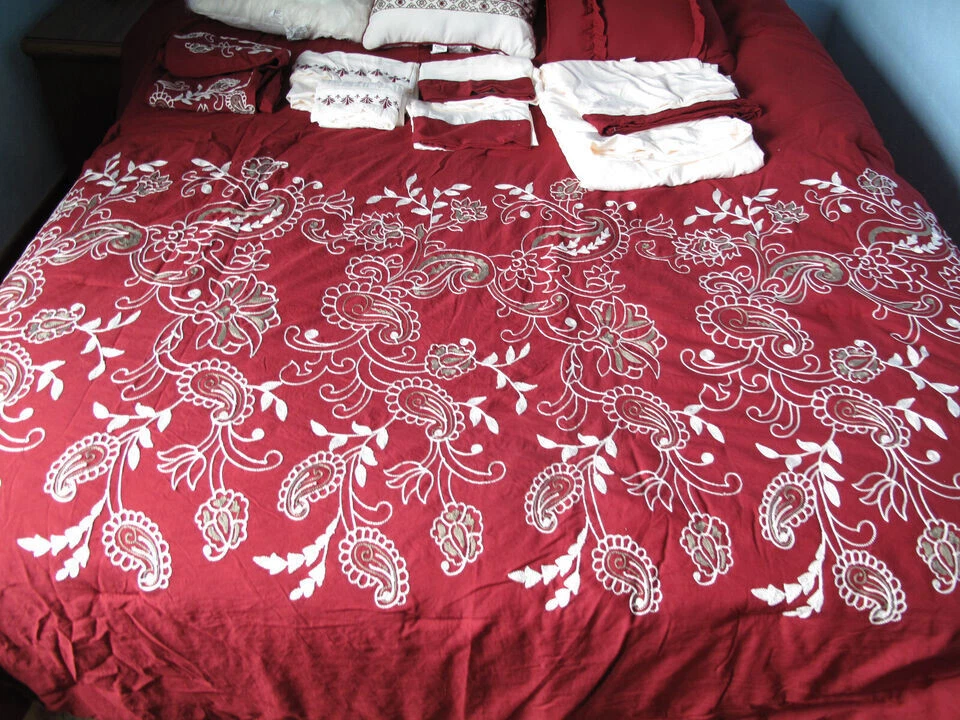 Juego de edredón Better Homes Gardens rojo de 12 piezas con sábanas, ropa de cama Queen/ Foto 3 de 4