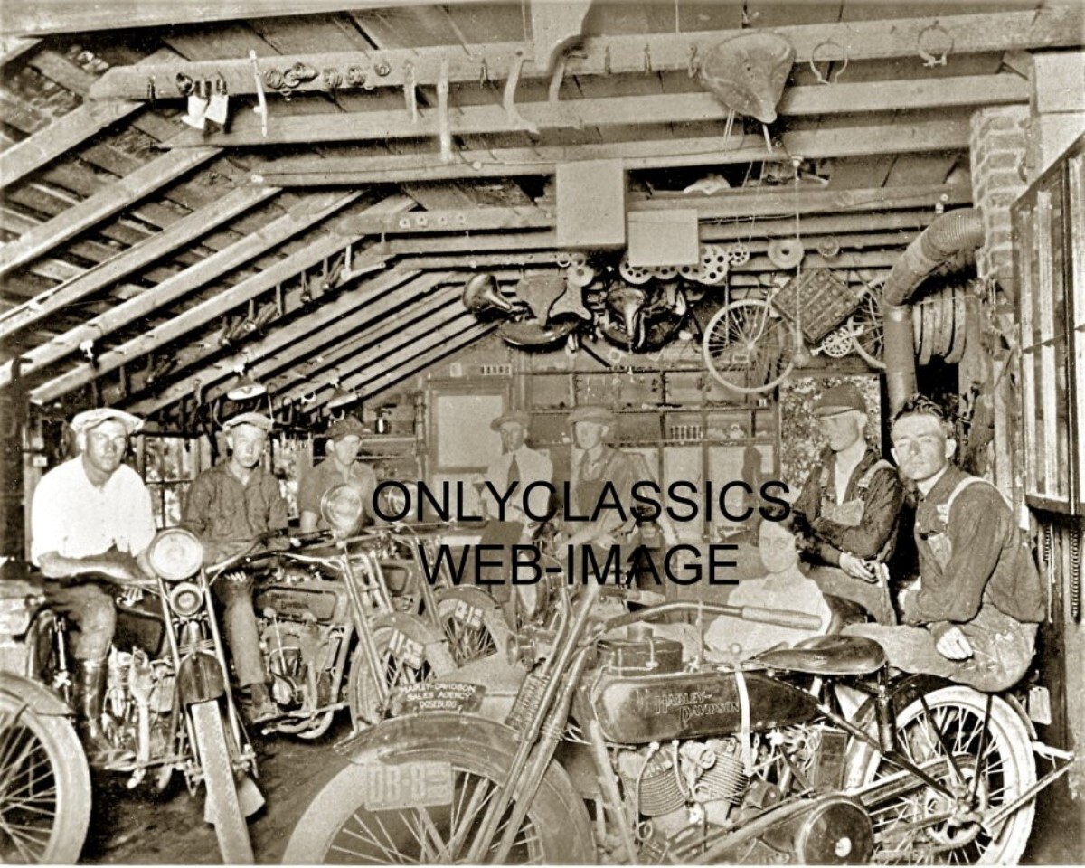 1921 EARLY HARLEY DAVIDSON MOTORCYCLE DEALER SHED 8X10 PHOTO IN