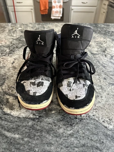 Size 8.5 - Jordan 1 Mid SE Air Times DAMAGED EDGE Read Description