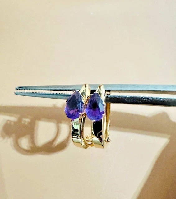 Pendientes Huggie Estate de Amatista Corte Pera de Oro Amarillo de 14K Foto 3 de 4