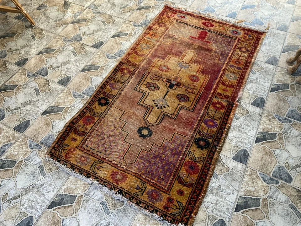 Alfombra turca vintage de 3x6 pies, patrón geométrico, alfombra tribal oriental roja azul Foto 3 de 4