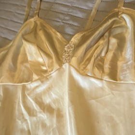Vintage Vanity Fair Beige Nylon Full Slip Lingerie, Regular Size 32L